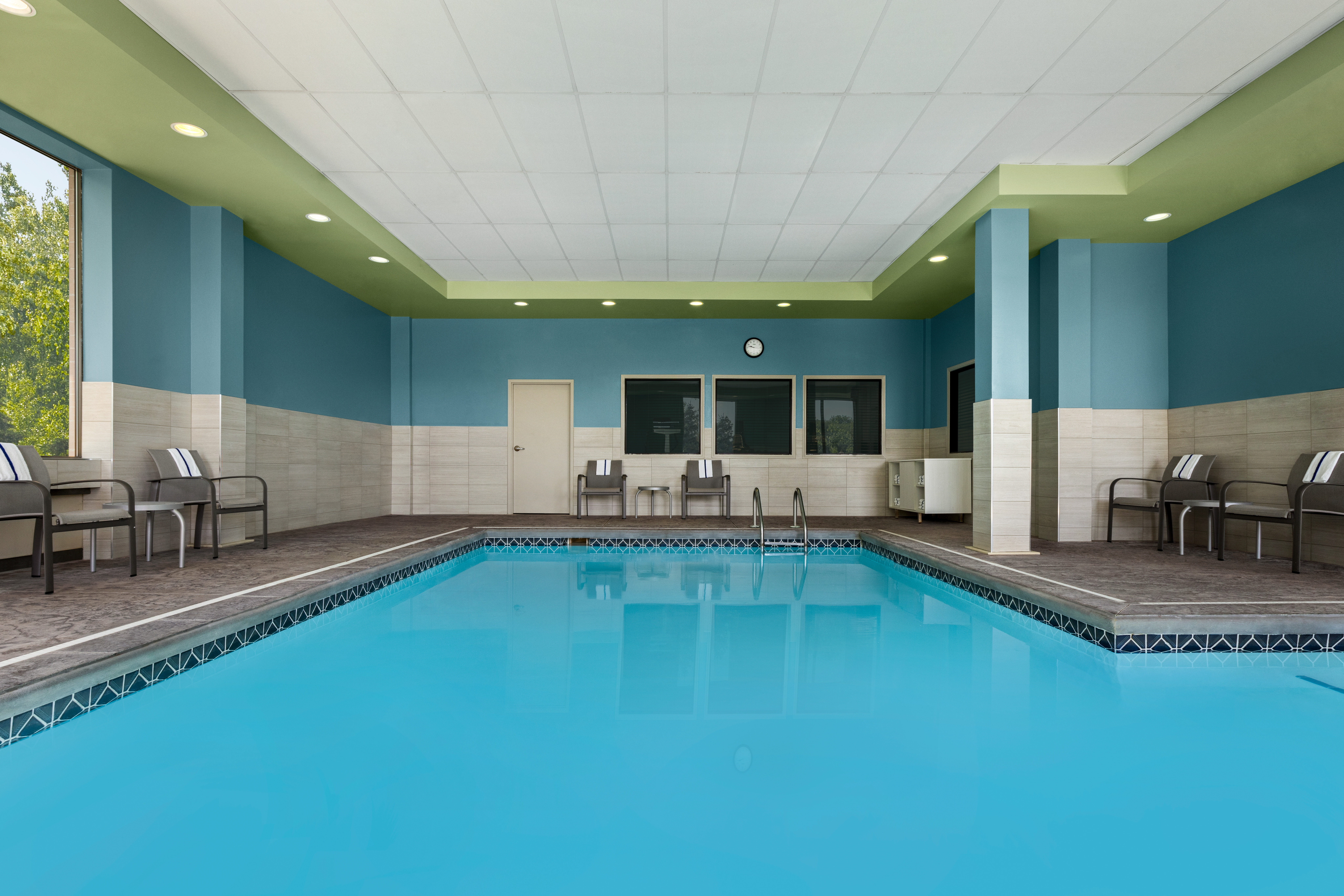 Holiday Inn Express Suites Akron Regional Airport Area 28/43