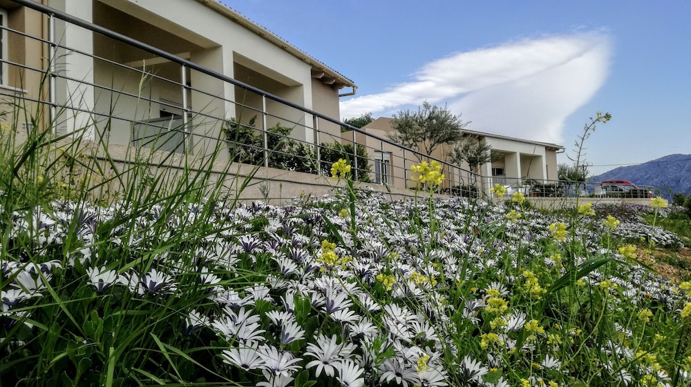 Aksos suites Accessible Accommodation 40/44