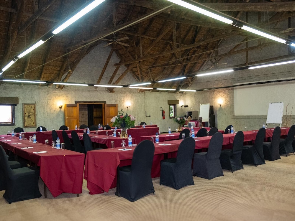 Zebra Country Lodge 37/50