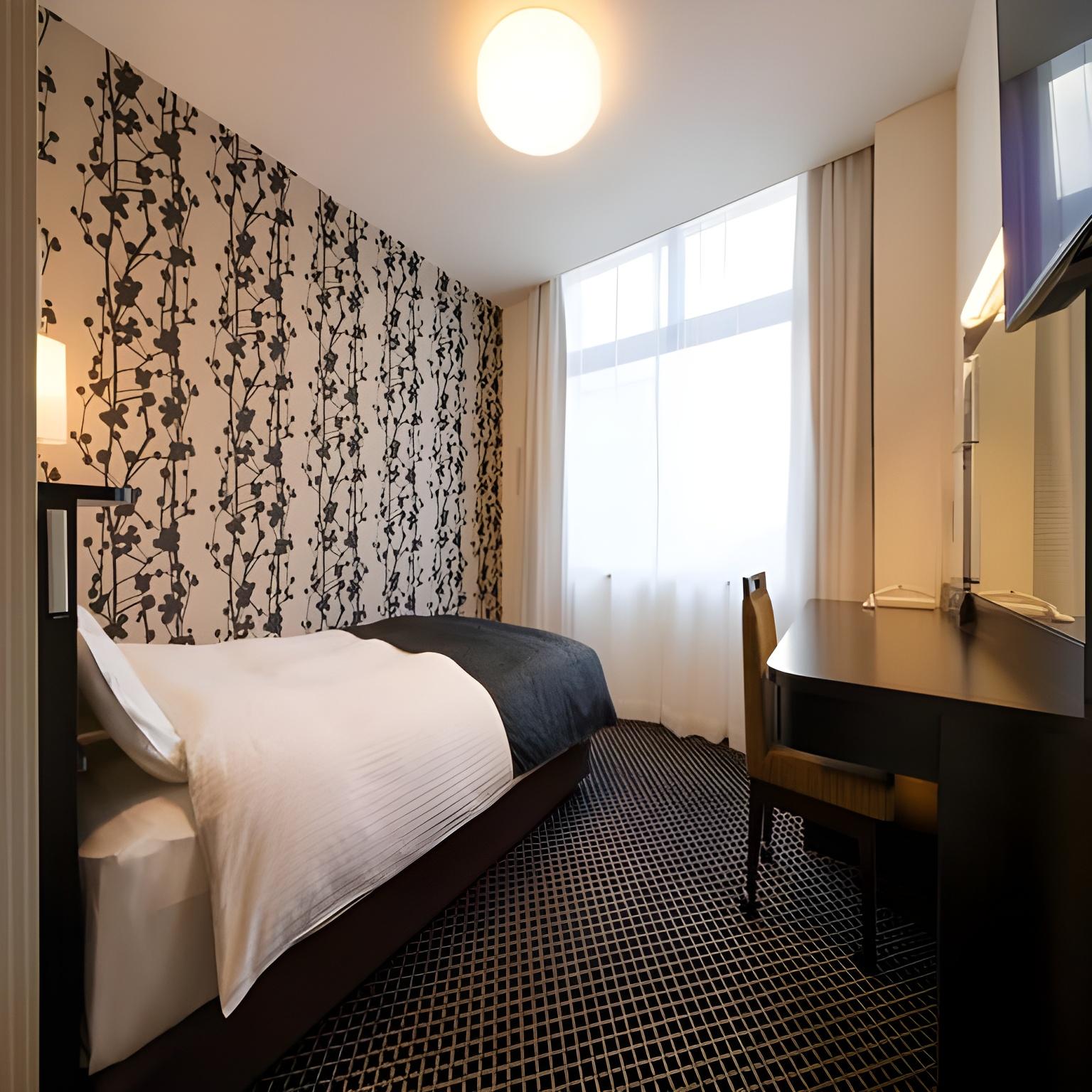 ROOM, DOUBLE BED