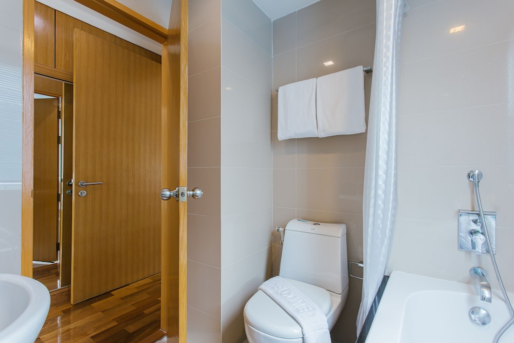 D Varee Montara Thonglor 25 69/70