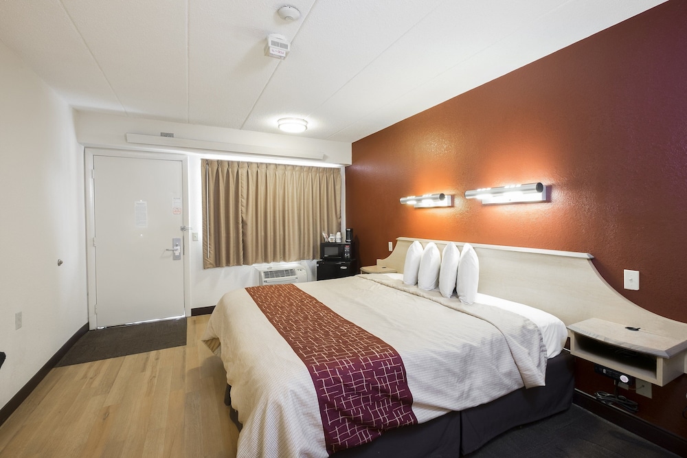 Red Oak Inn Detroit Metro Airport - Belleville 10/33