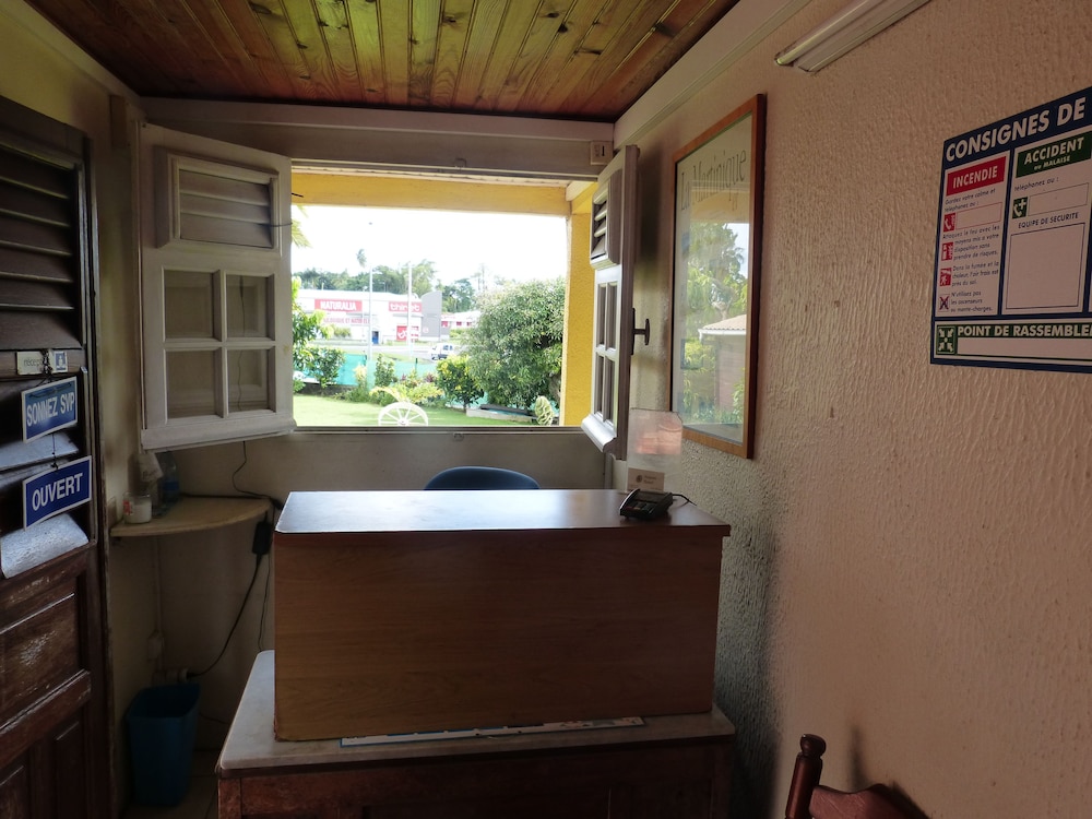 Airport Hotel 4/42