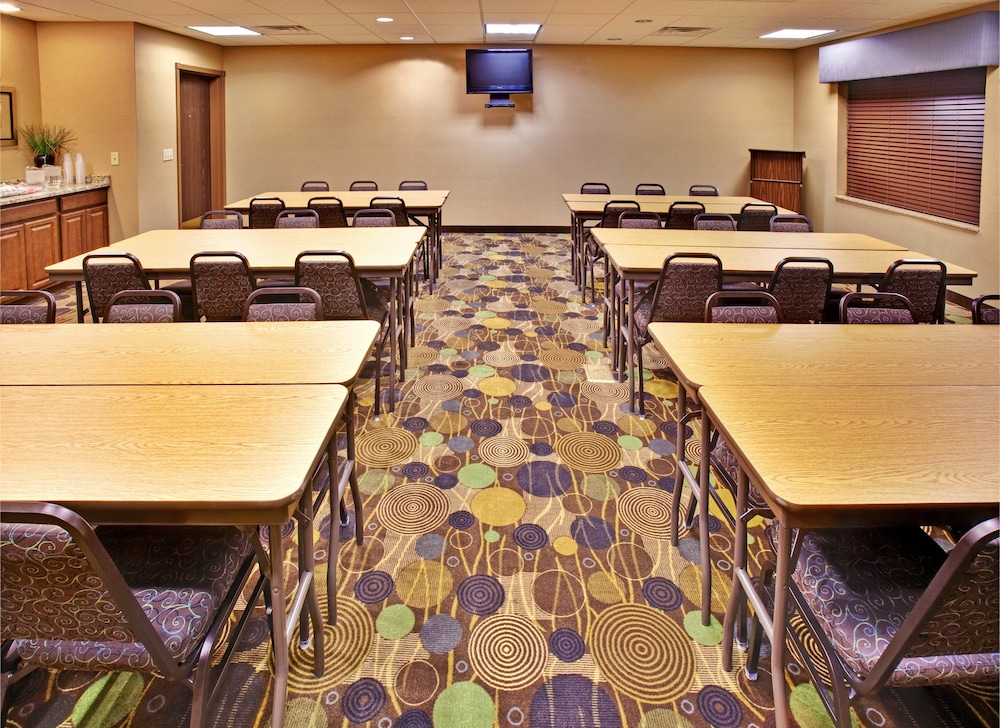Holiday Inn Express Hotel & Suites Dubuque-West 48/51