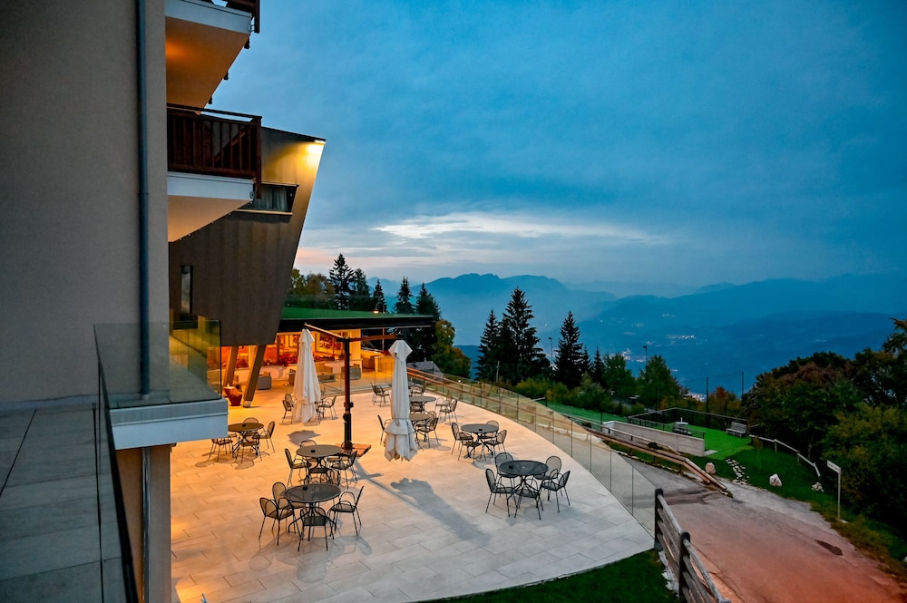 Hotel Monte Bondone 75/76