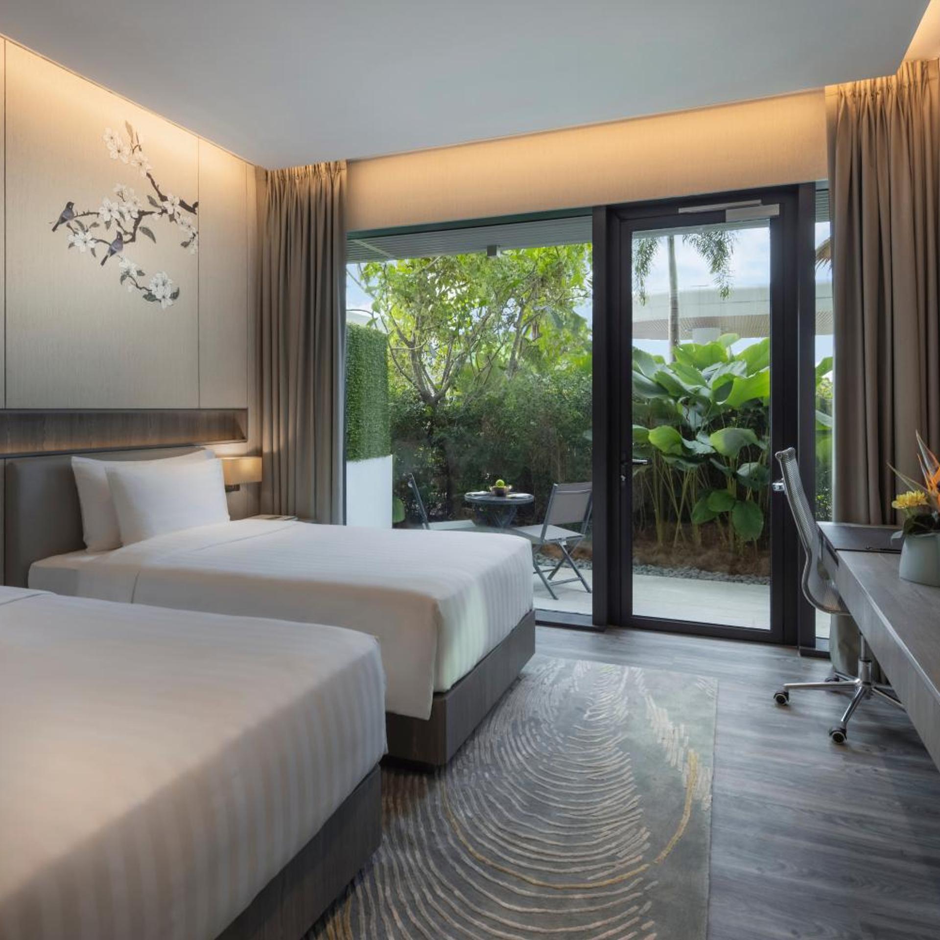 Lagoon, City, Deluxe, Twin Beds, Patio