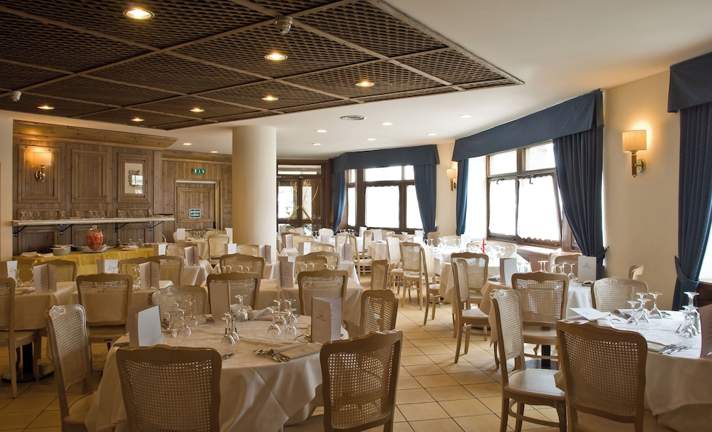 Hotel Alaska Cortina 50/60