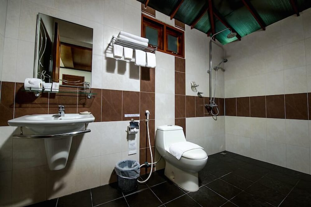Paitan Villas Resort 36/39