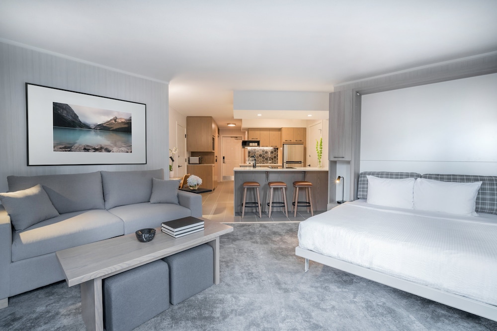 Junior Suite, Queen Murphy Bed, Sofa, Kitchenette