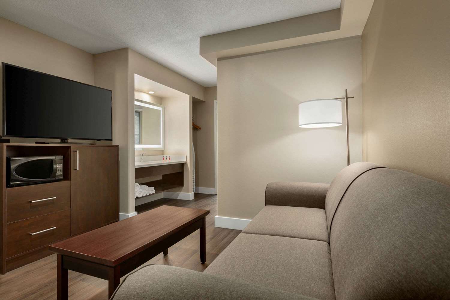 Super 8 by Wyndham Ajax/Toronto On 29/47