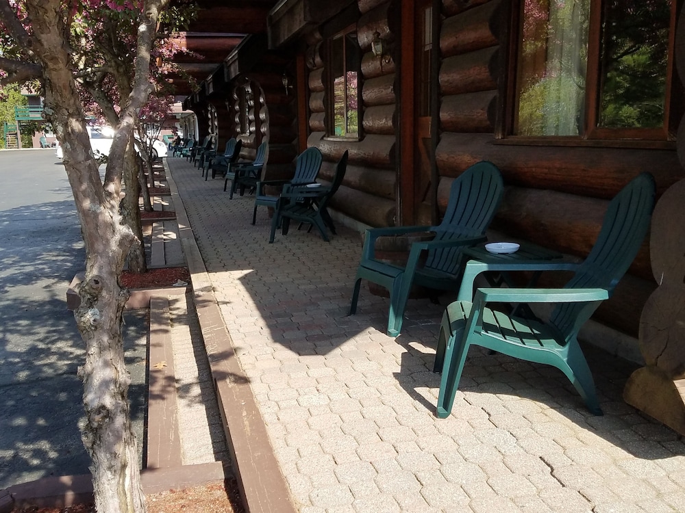 Nootka Lodge 45/50
