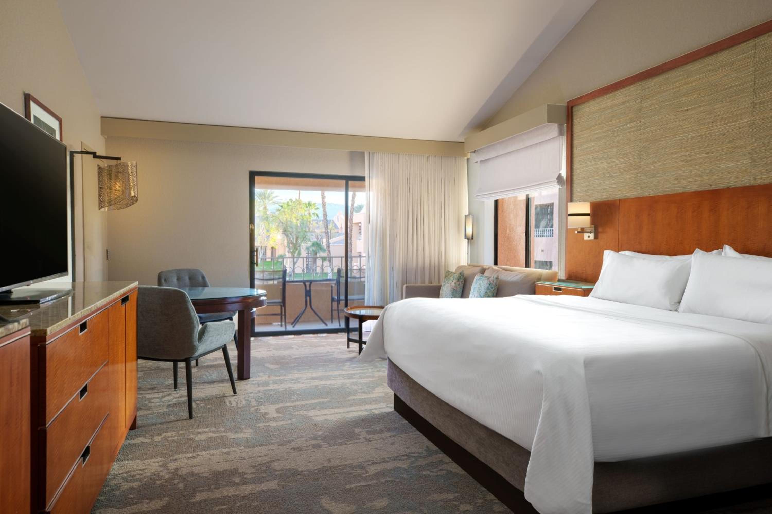 Guest Room, King Bed, Resort View, Sofa