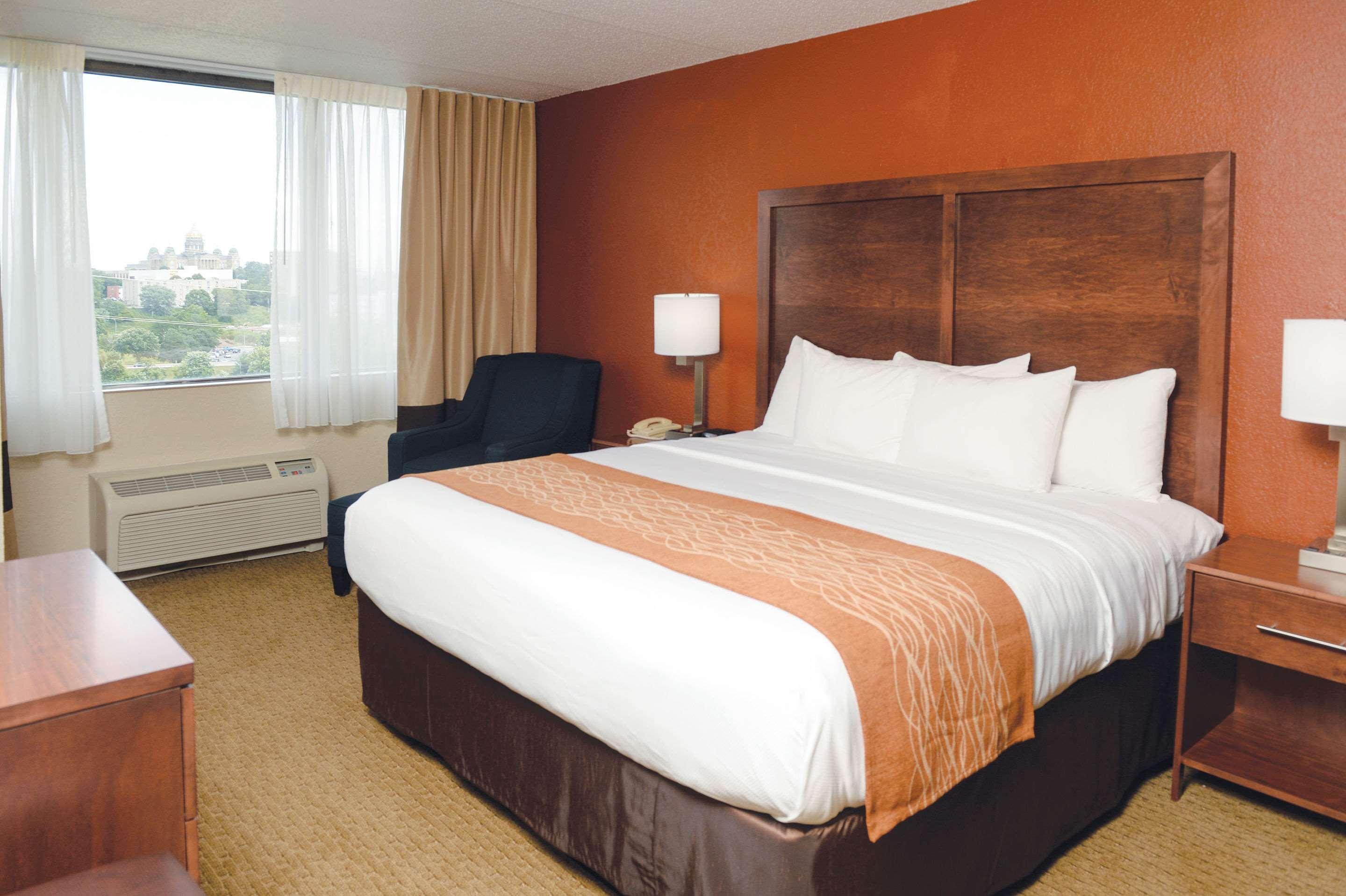 ROOM, KING BED
