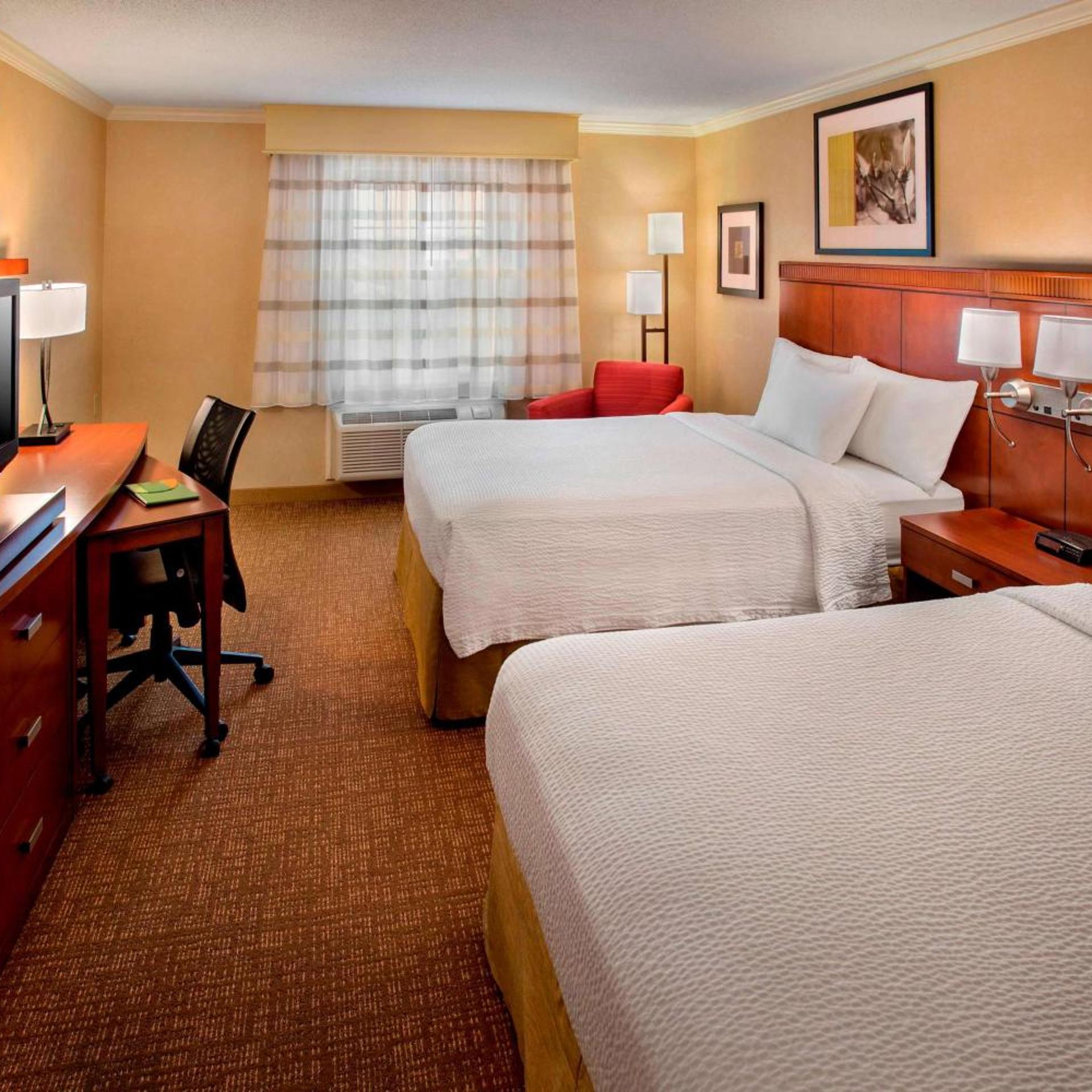 غرفة بسرير مزدوج