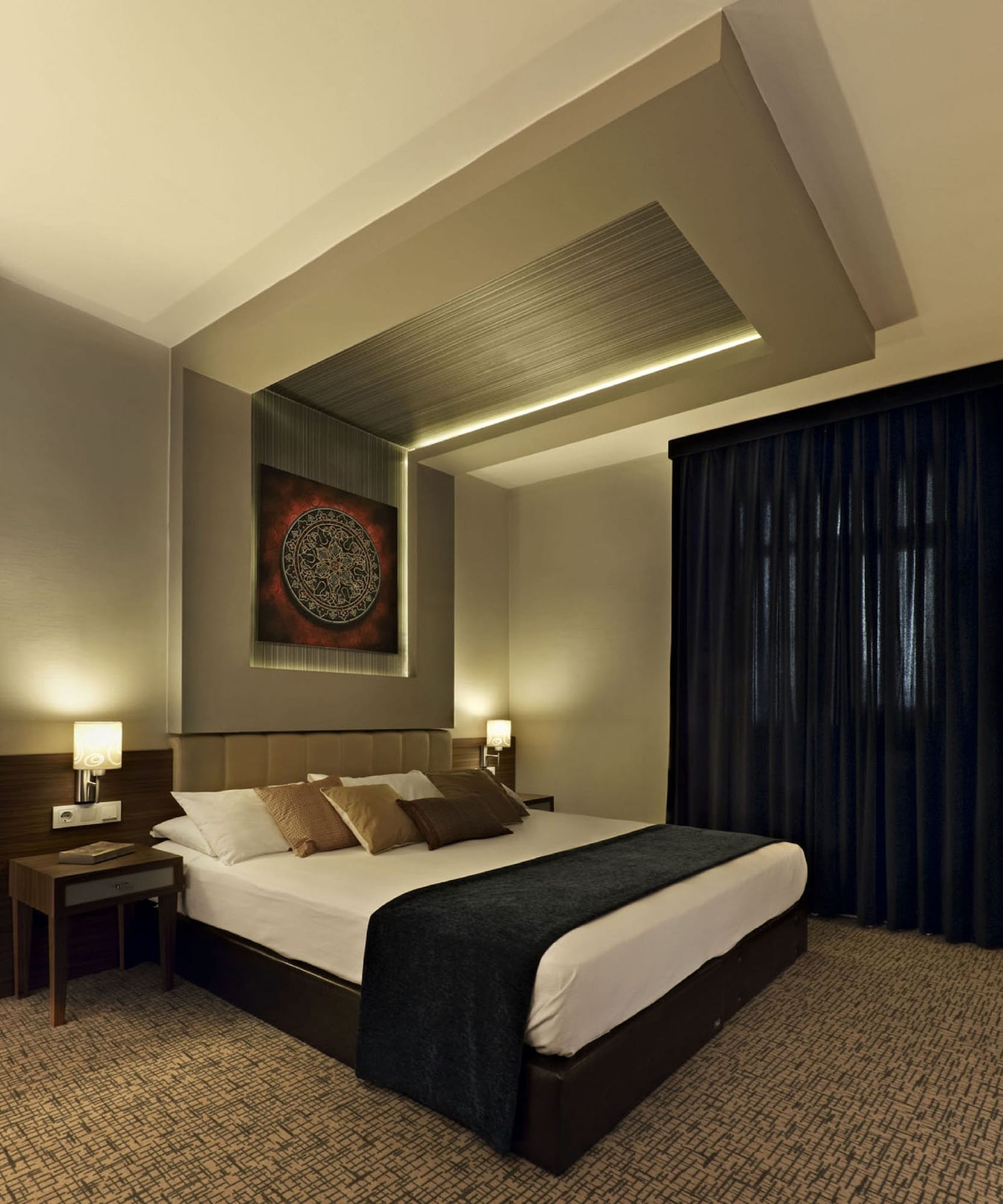 DELUXE, KING BED