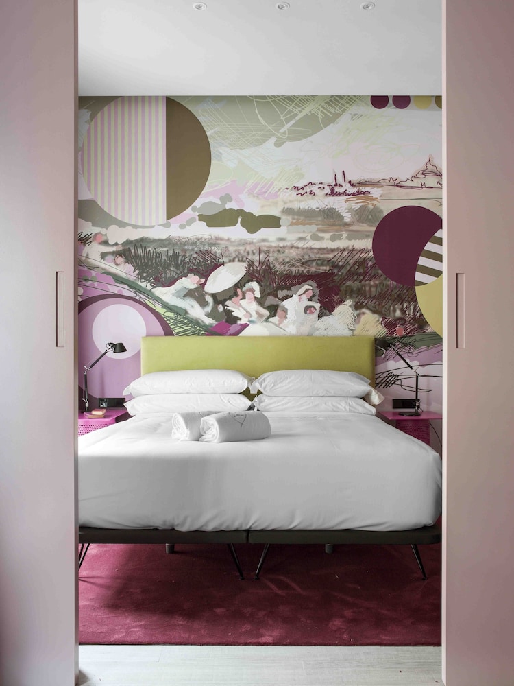 Amor de Dios 17 Boutique Hotel 49/50