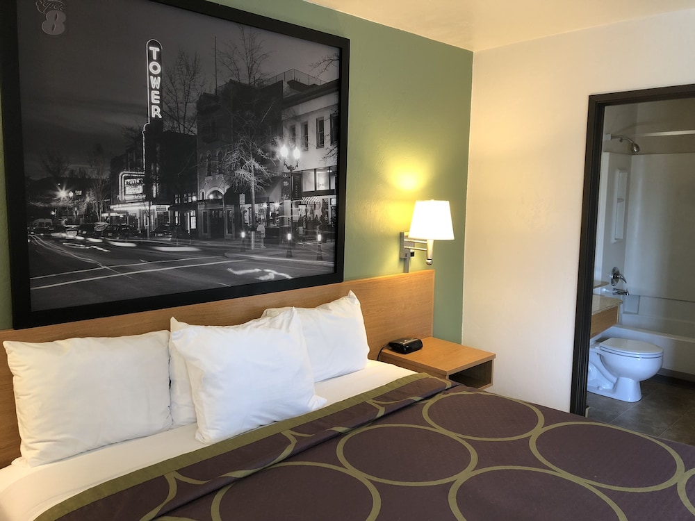 Super 8 By Wyndham Bend OR 21/50