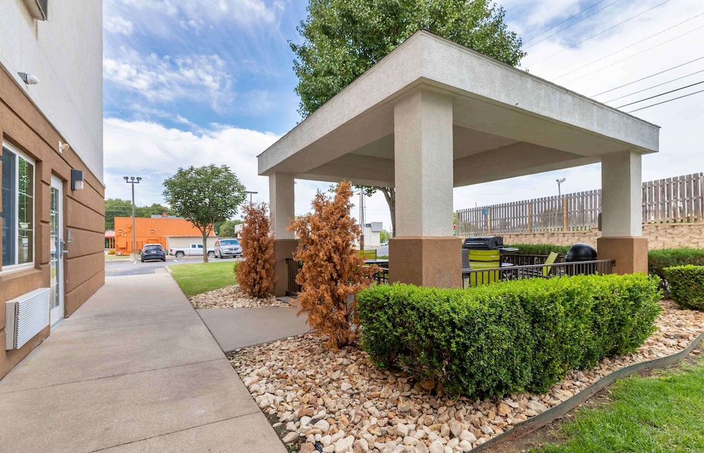 CANDLEWOOD SUITES BARTLESVILLE EAST 56/59