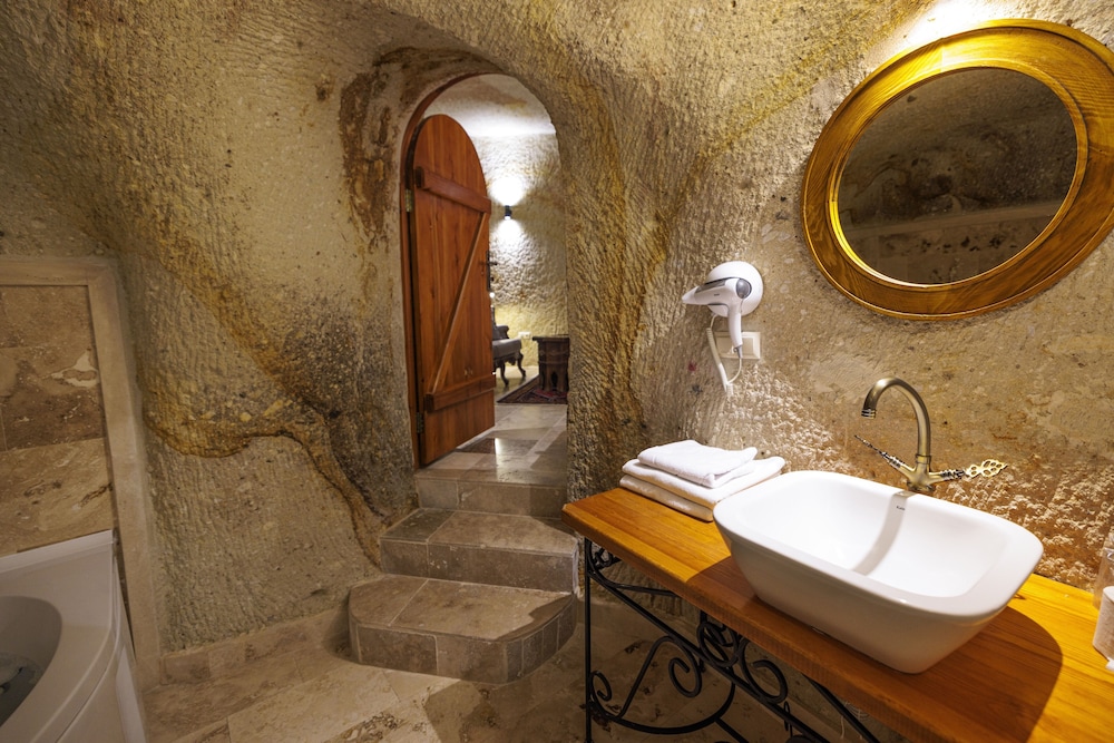 Canyon Cave Hotel 63/69