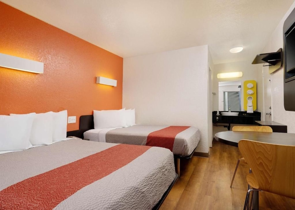 Motel6 Camarillo, CA 28/71