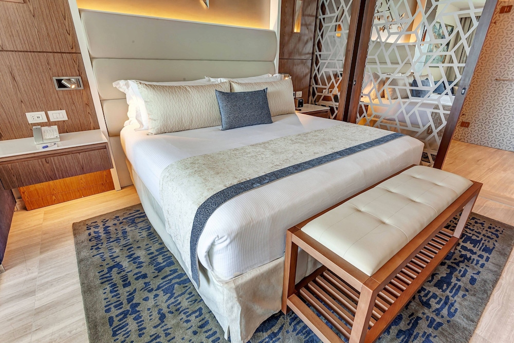Royalton CHIC Cancun, An Autograph Collection (ex Royalton Cancun) 11/71