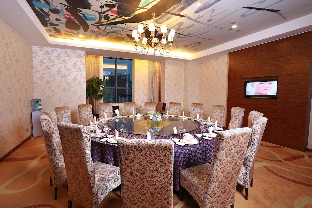 Ramada by Wyndham Longyan 45/55