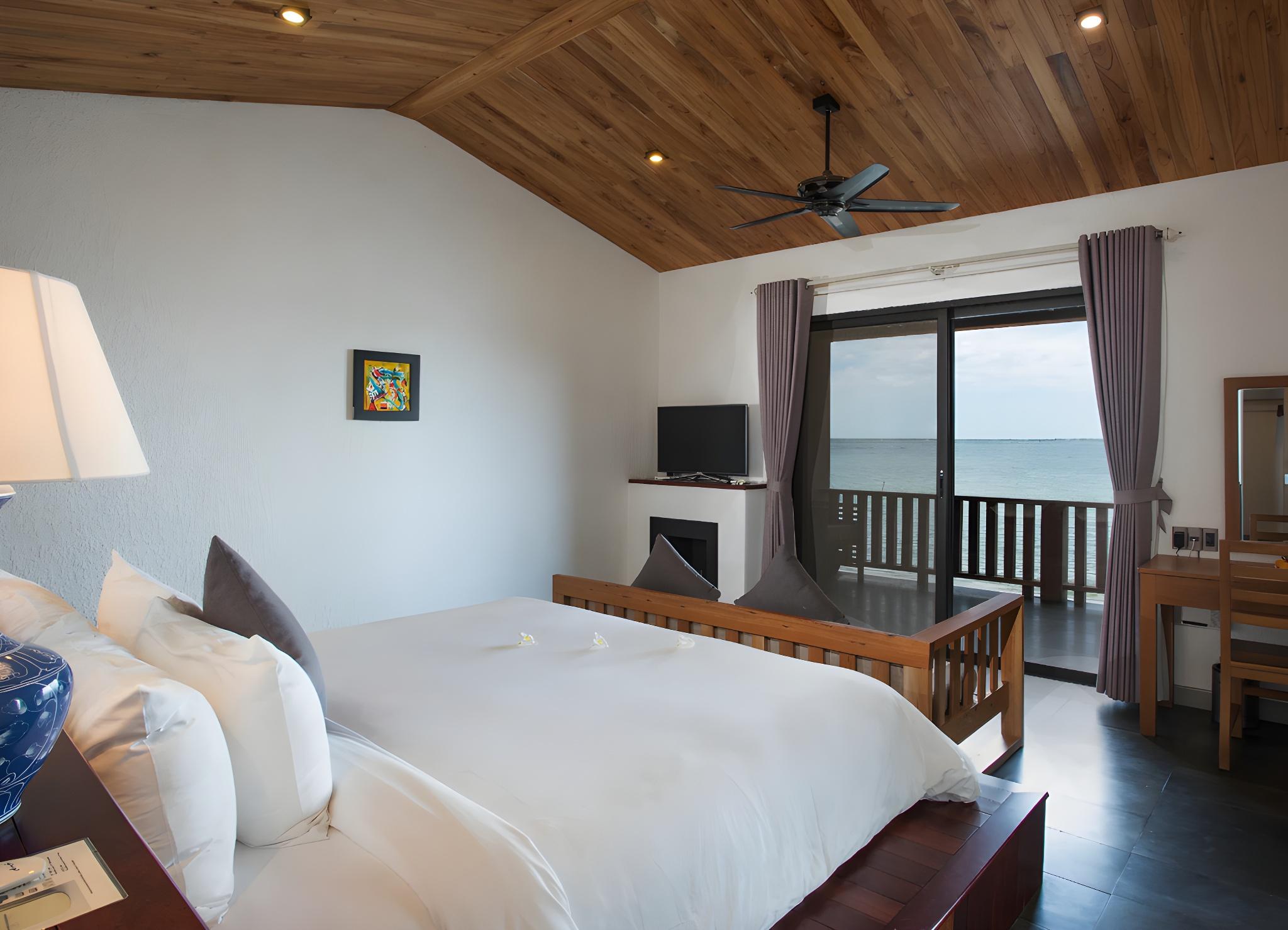 2 Bedrooms Lagoon View Villa
