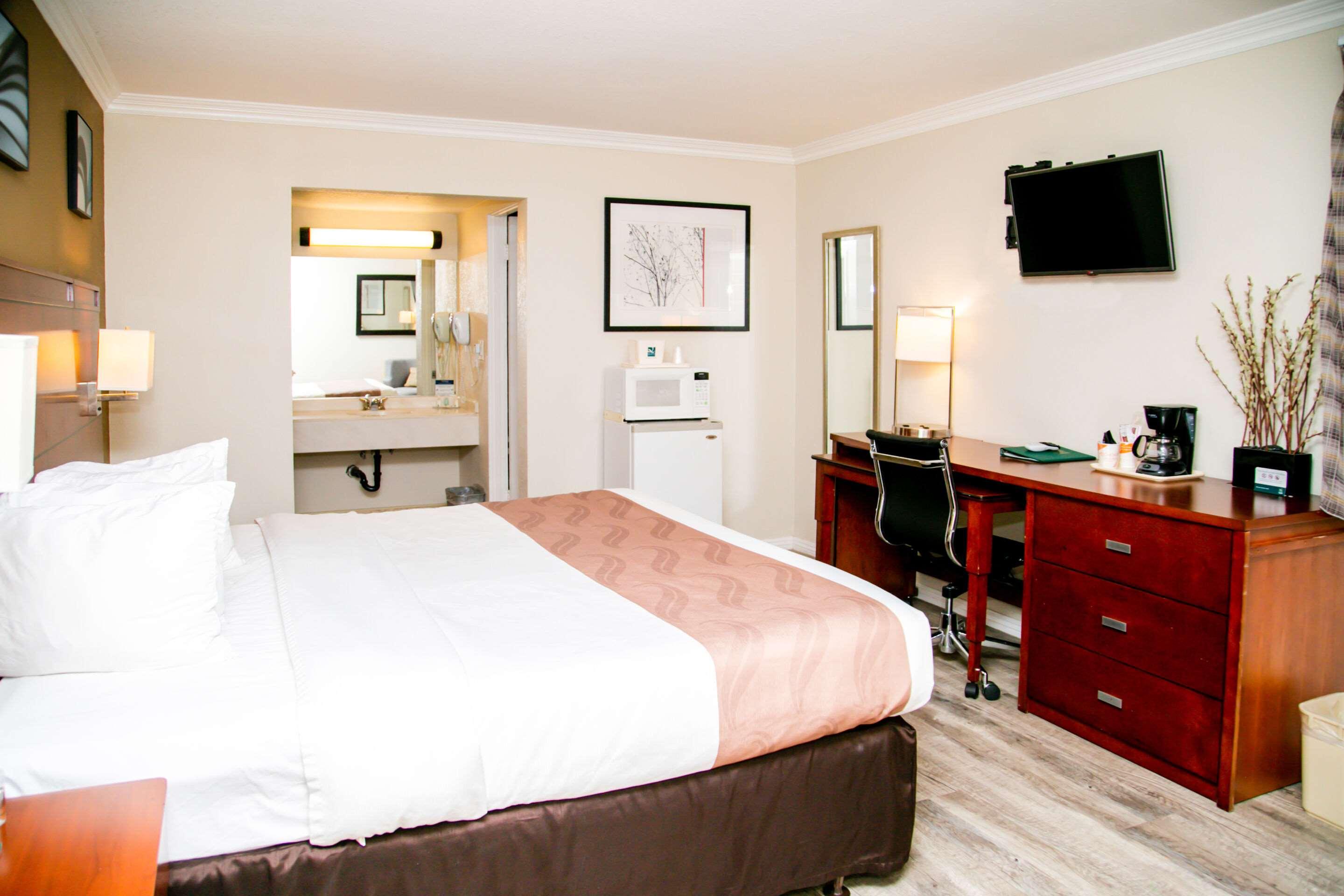 Quality Inn & Suites Thousand Oaks 8/38