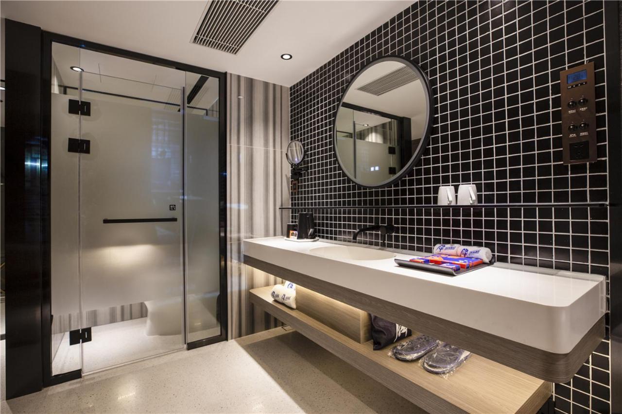 Fenk Attitude Hotel (Guangzhou Railway Station Store) 40/50