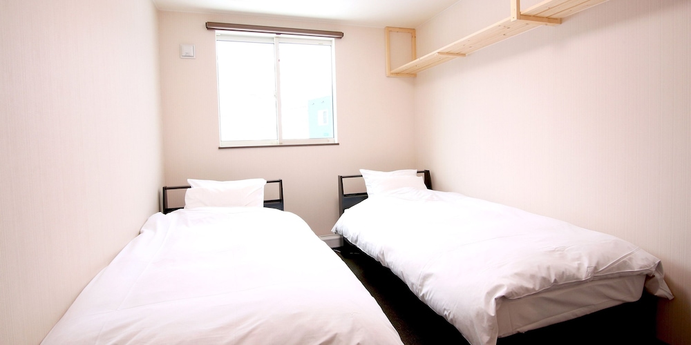 Western, Twin Beds, Private Bathroom, Old Wing