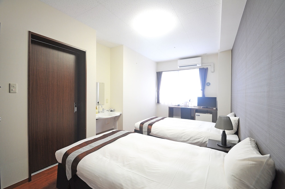 ROOM, TWIN BEDS