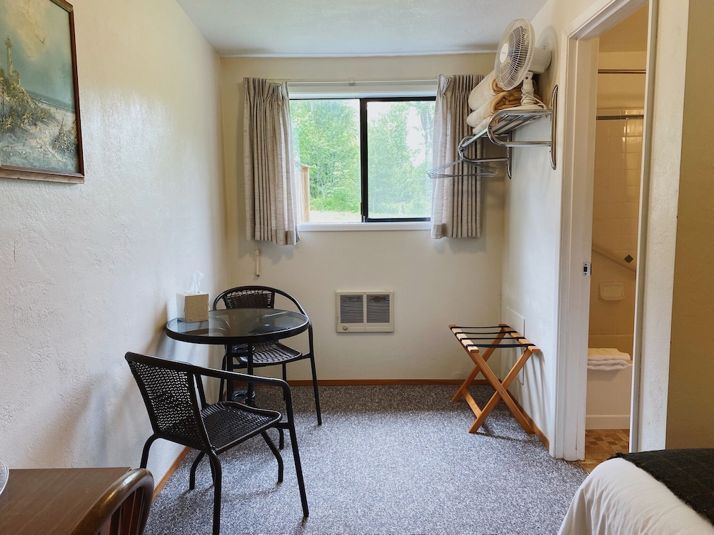 Emerald Valley Inn 55/74