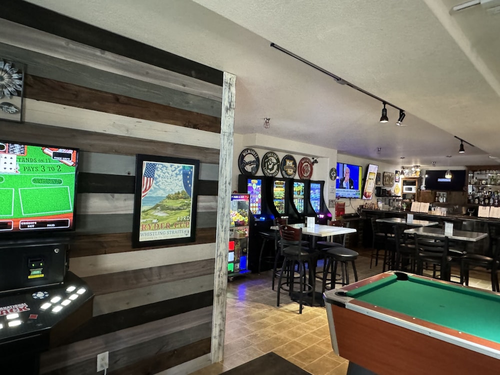 Price Pointe Inn 29/42