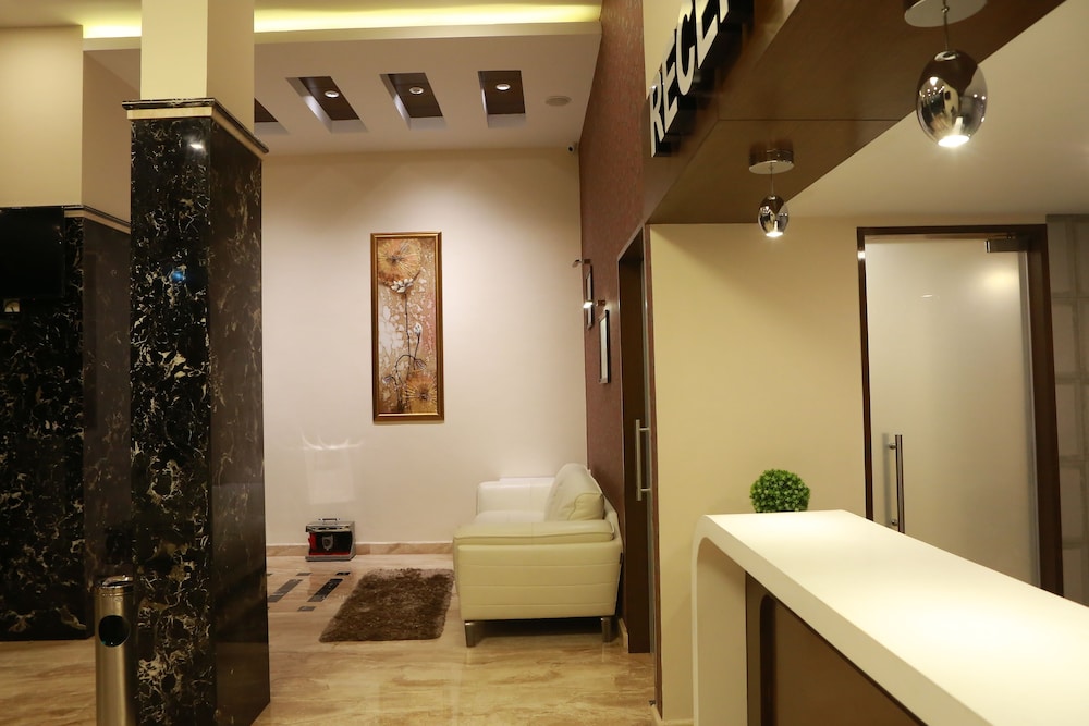 Breeze Suites Transit Hotel 34/34