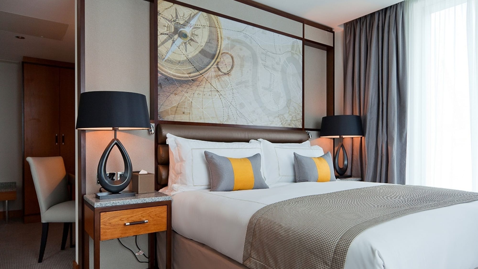 JUNIOR SUITE, KING BED