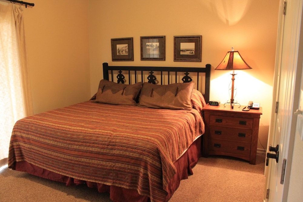 Western, Suite, King Bed, Side Sofa
