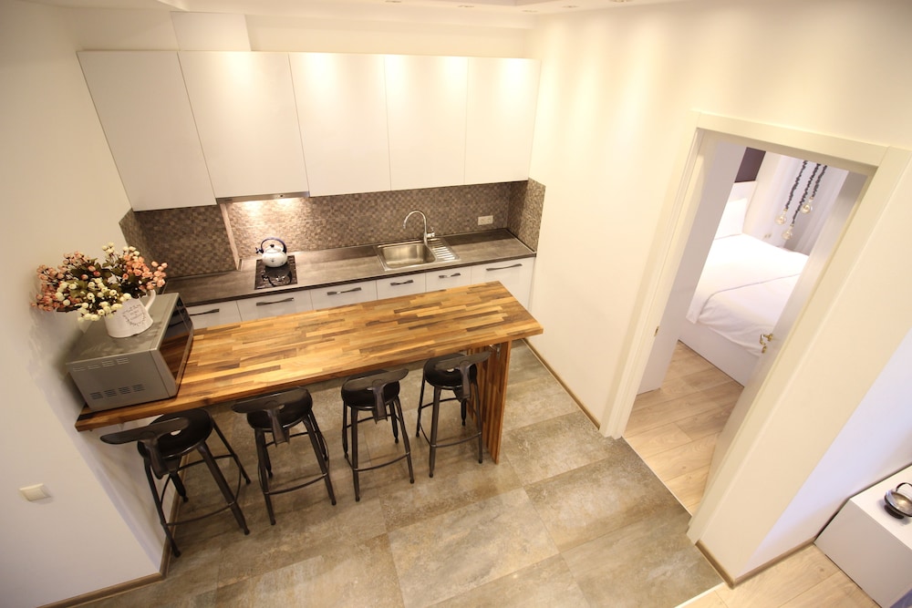 Super Luxury Apartments 2/50