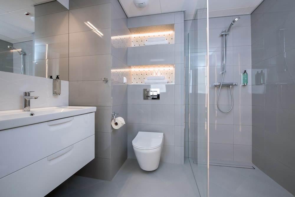 Room, Single, King Bed, Xerion Hotel 2/2
