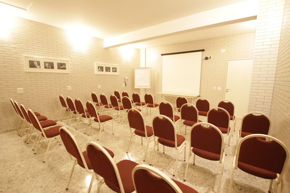 Confiance Batel Hotel 31/33