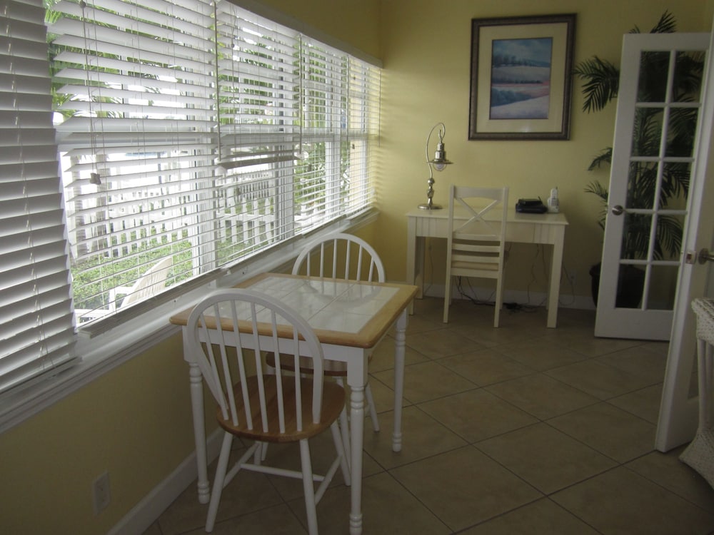 Barefoot Beach Resort 73/77