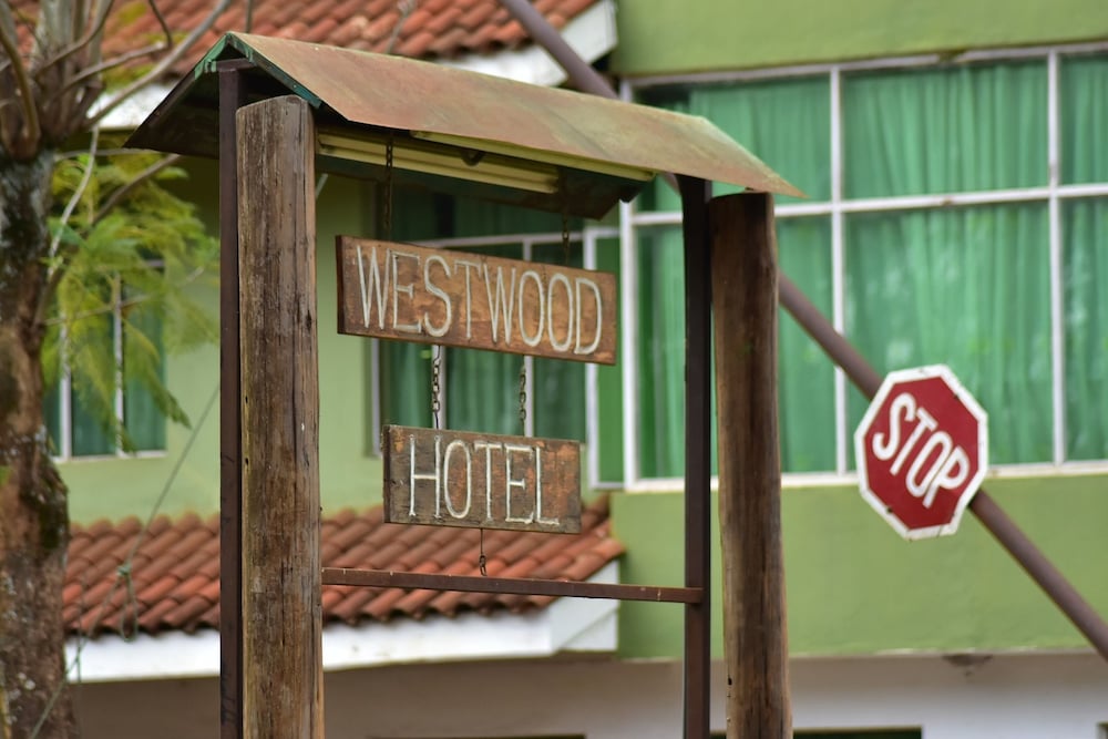 Westwood Hotel 4/43