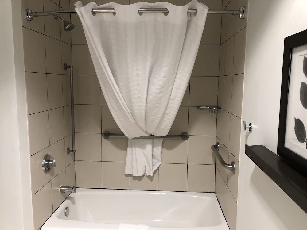 Country Inn & Suites by Radisson - Flagstaff East Route 66 7/28