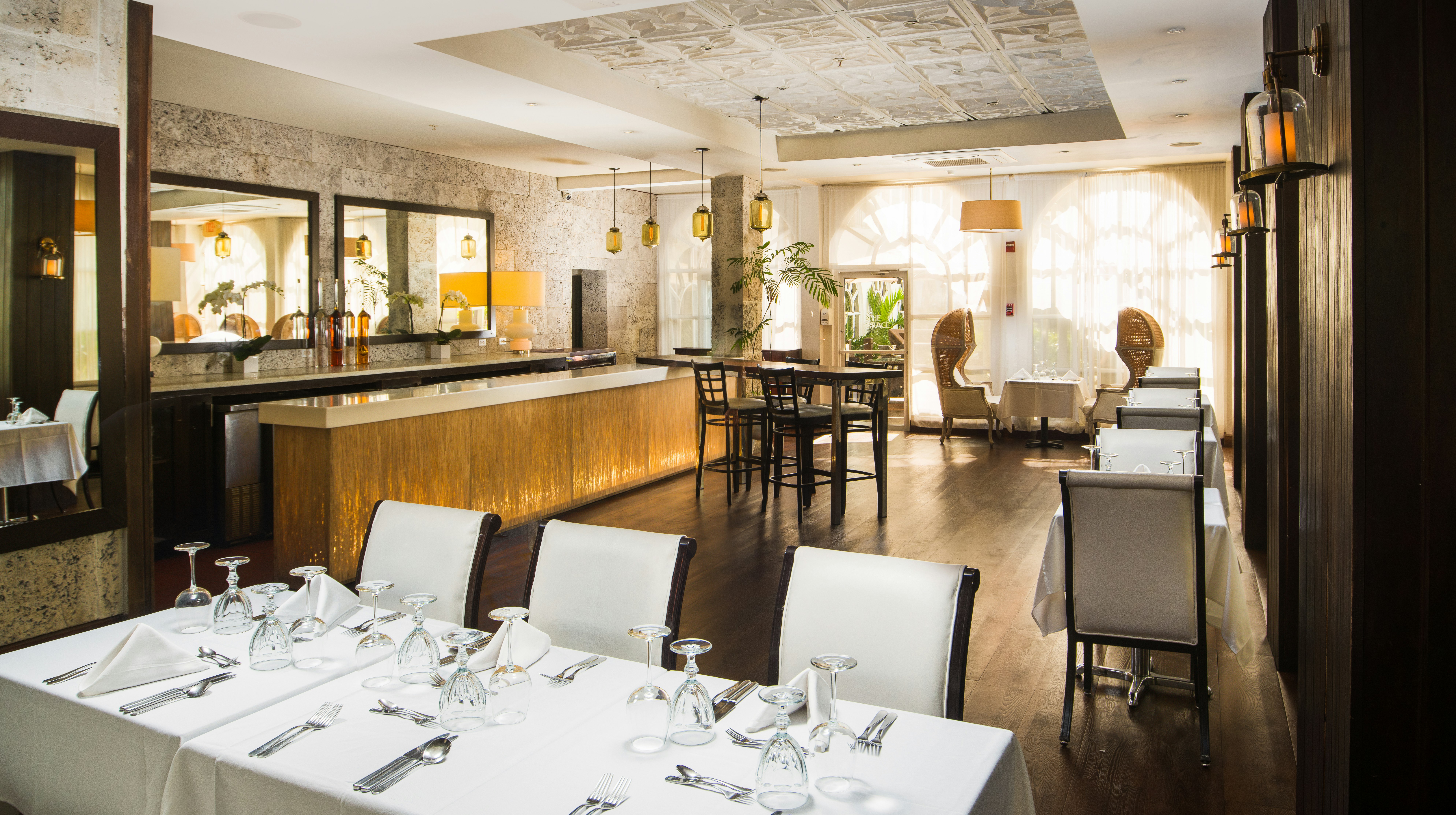 Spanish Court Hotel 25/50