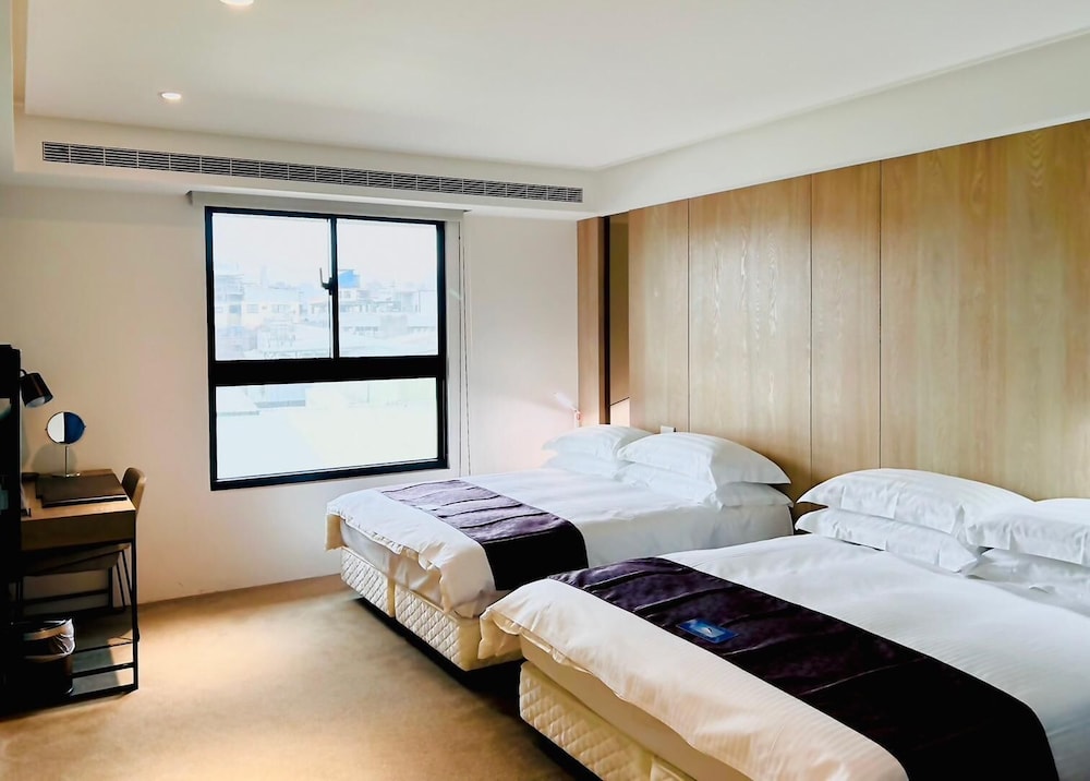 ROOM, QUADRUPLE, 2 DOUBLE BEDS