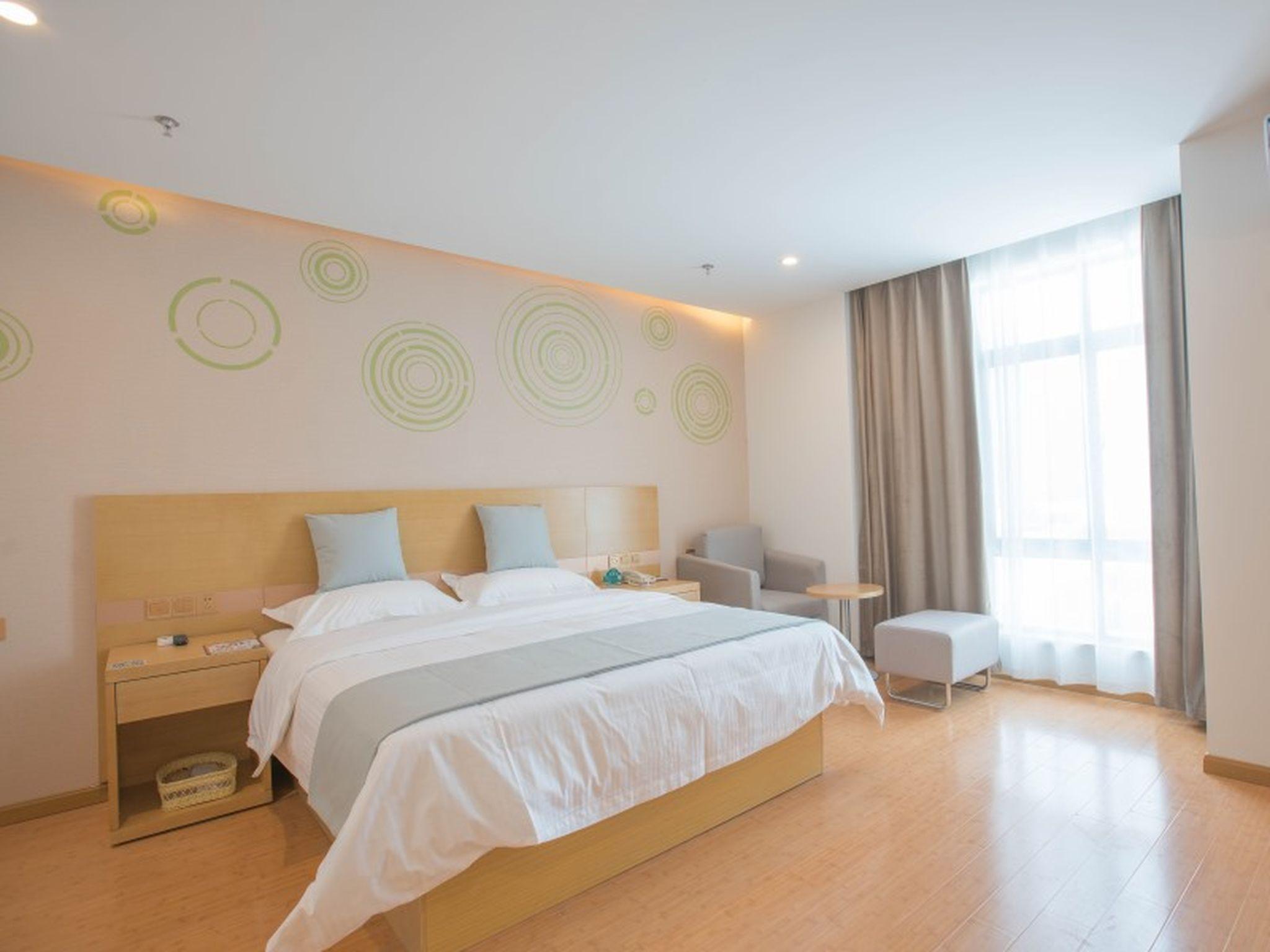 ROOM, SINGLE