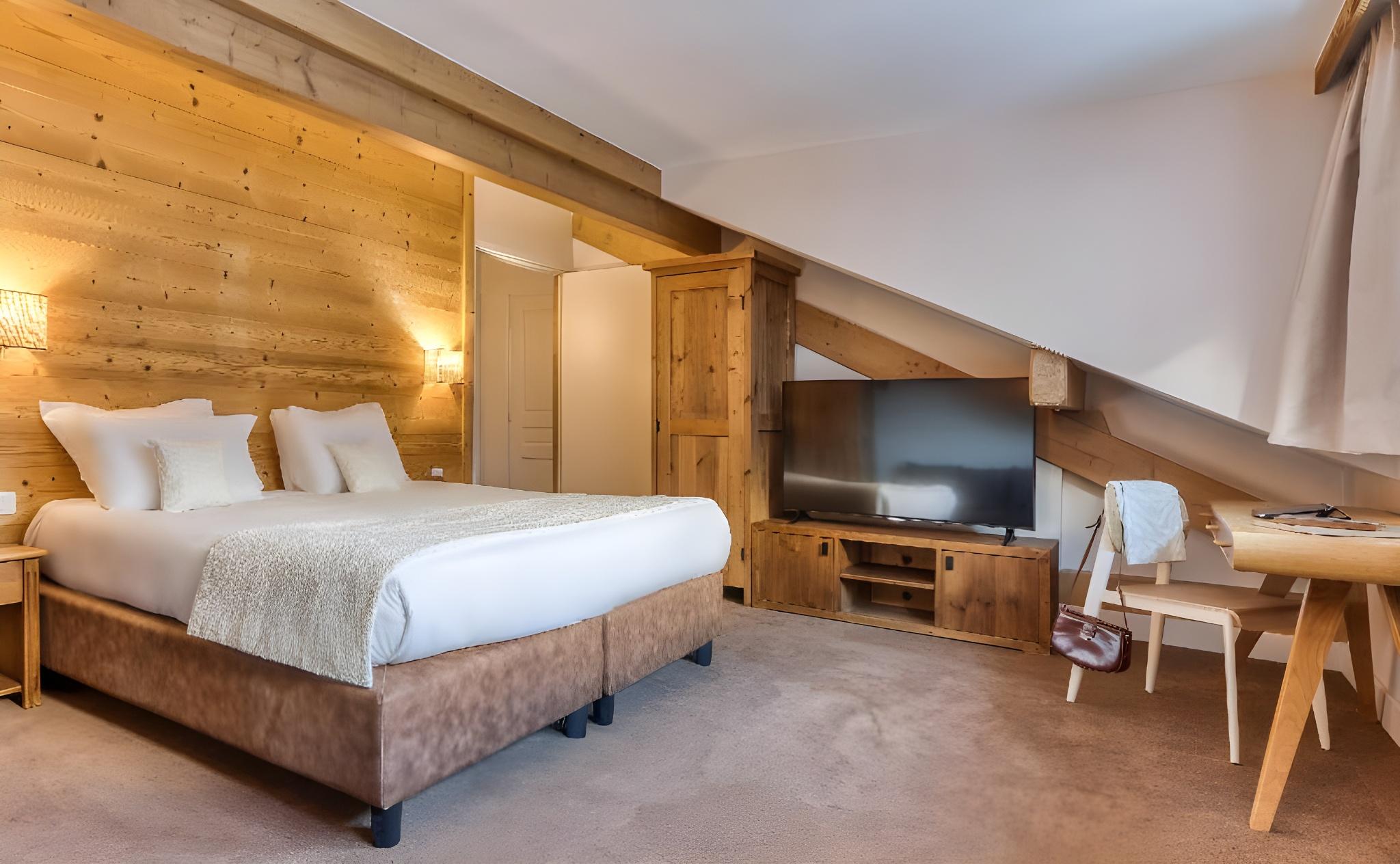 Family Suite, Double and Twin Beds