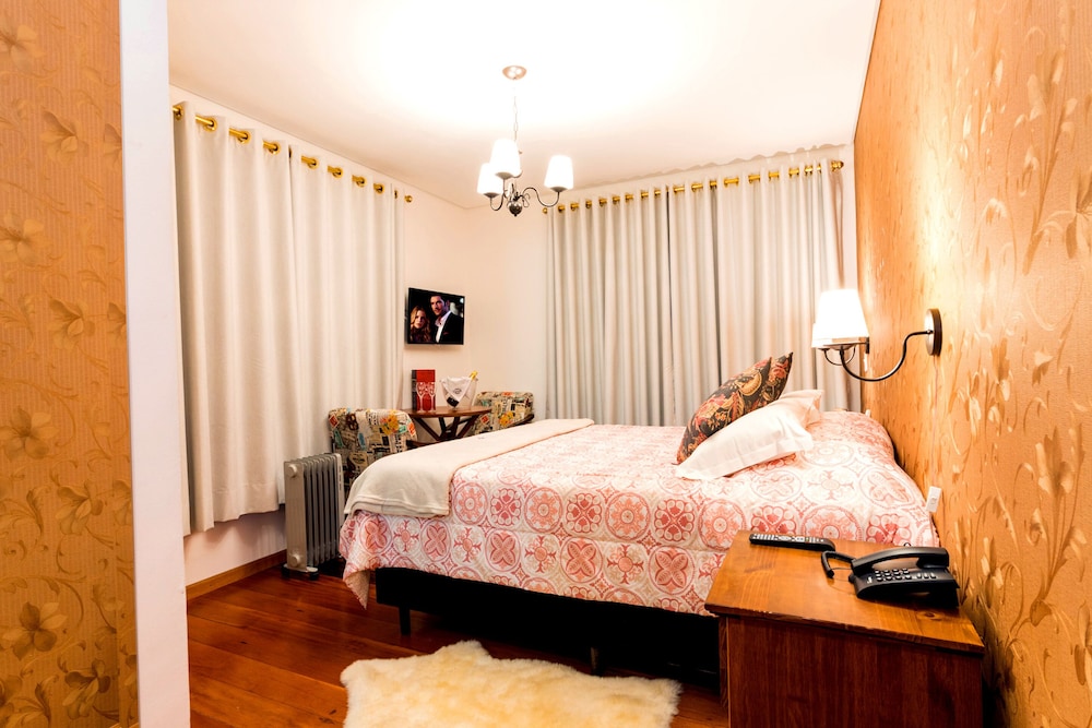 DELUXE, DOUBLE BED