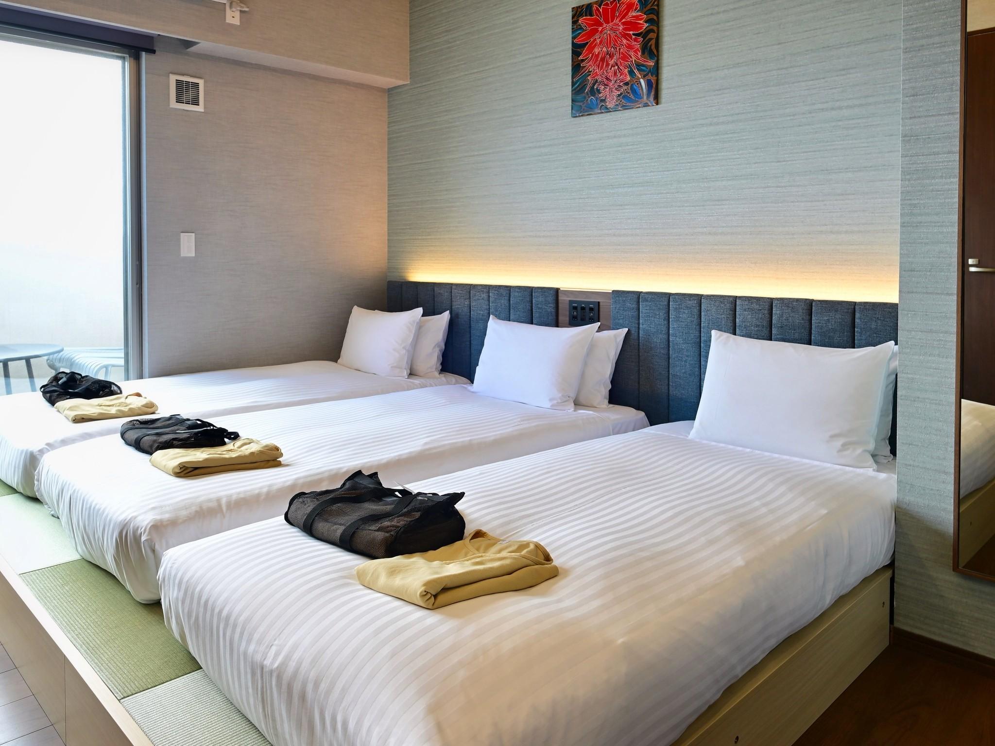 Japanese, 3 Futon Beds, Outdoor Bath