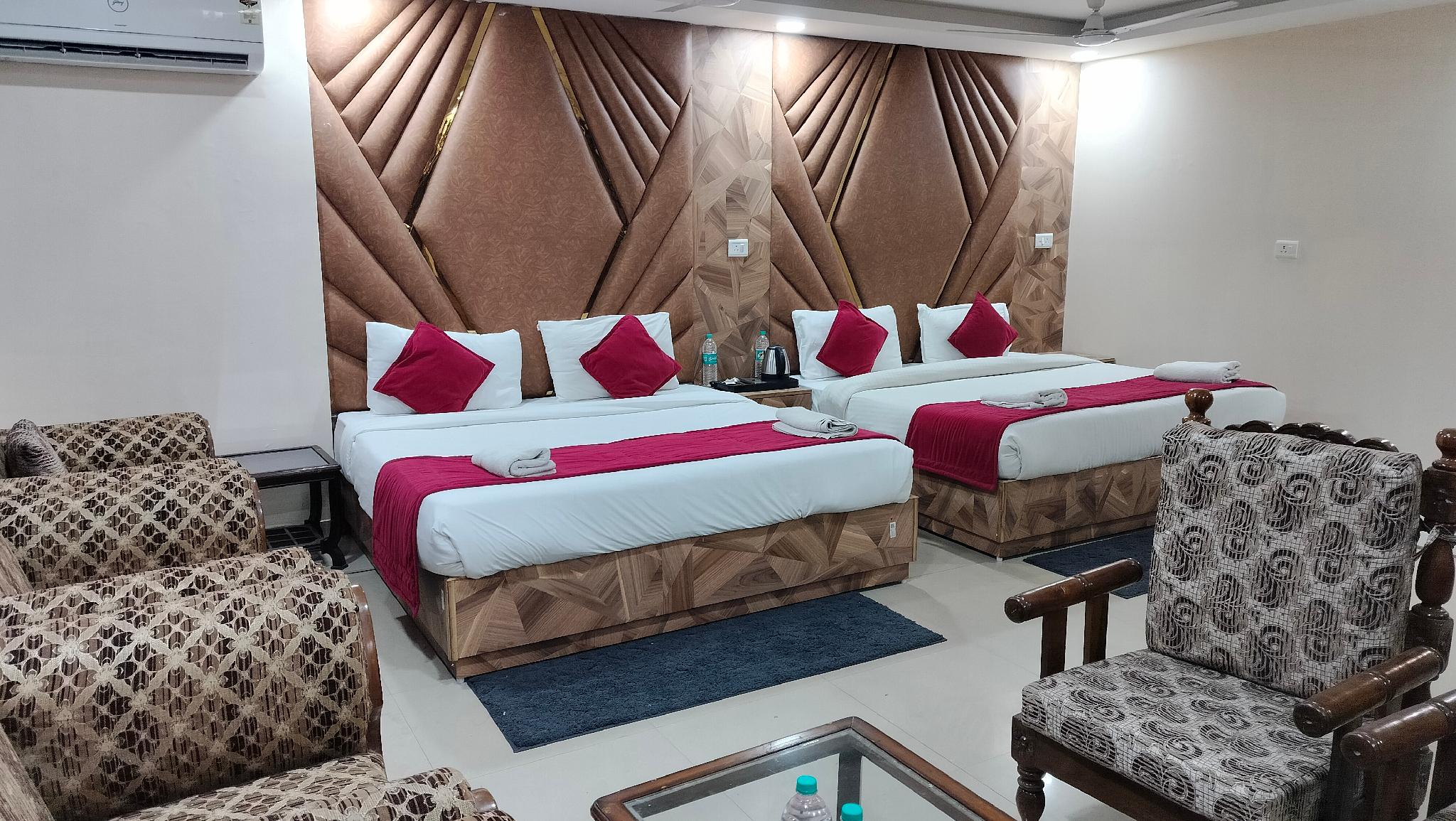 Wooden, Suite