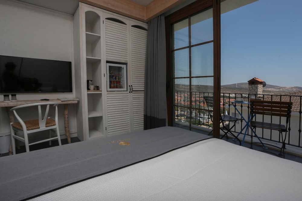 Avalon Boutique Hotel & Suites 47/59